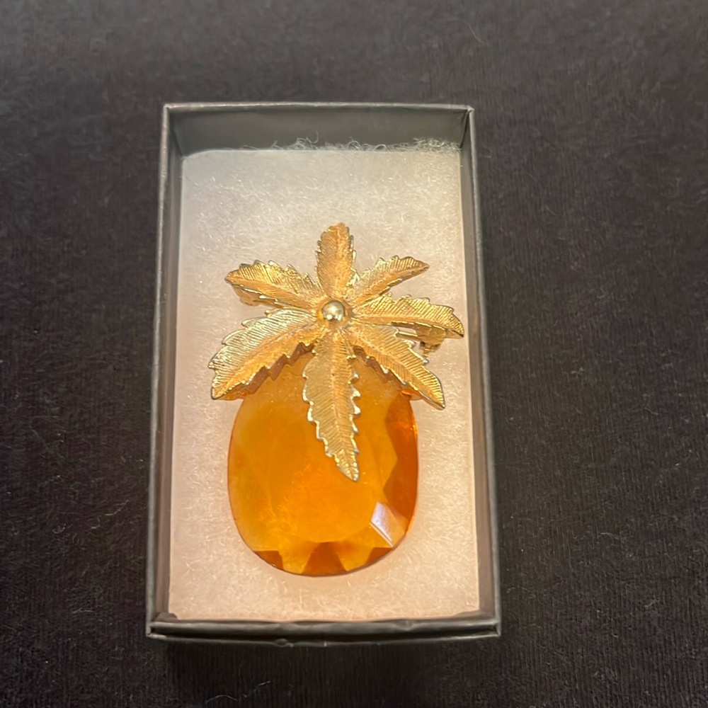 Vintage Sarah Conventry Pineapple brooch/Pendant